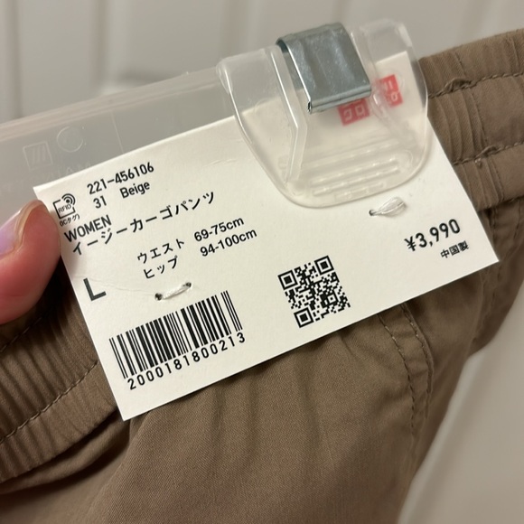 Uniqlo Easy Cargo Pants - Picture 3 of 3